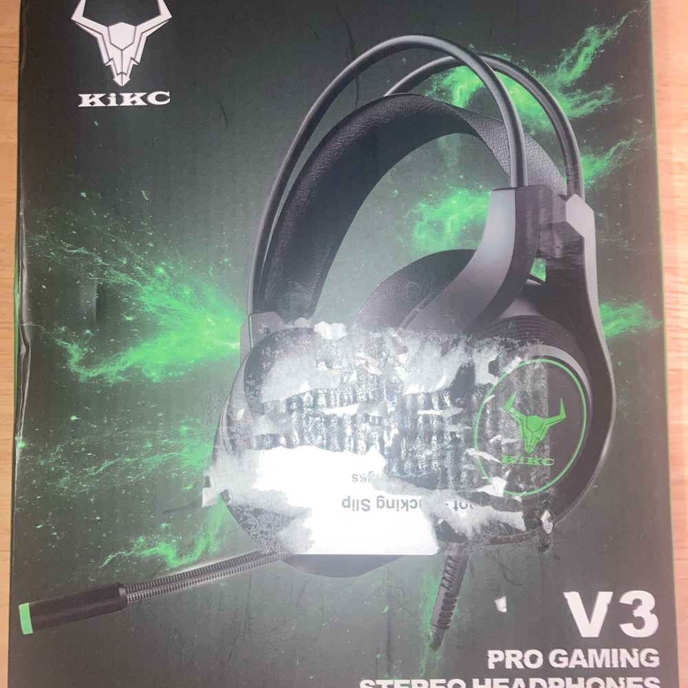 V3 Pro Gaming Stereo Headphones - Black and Green